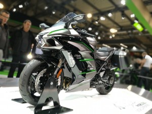 Kawasaki Ninja H2 SX SE+: a EICMA 2018 arriva una vera iper tourer