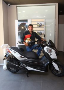 Yamaha XMAX 300 Roma Edition MMXX : Max Giusti riscopre la Capitale in sella allo scooter