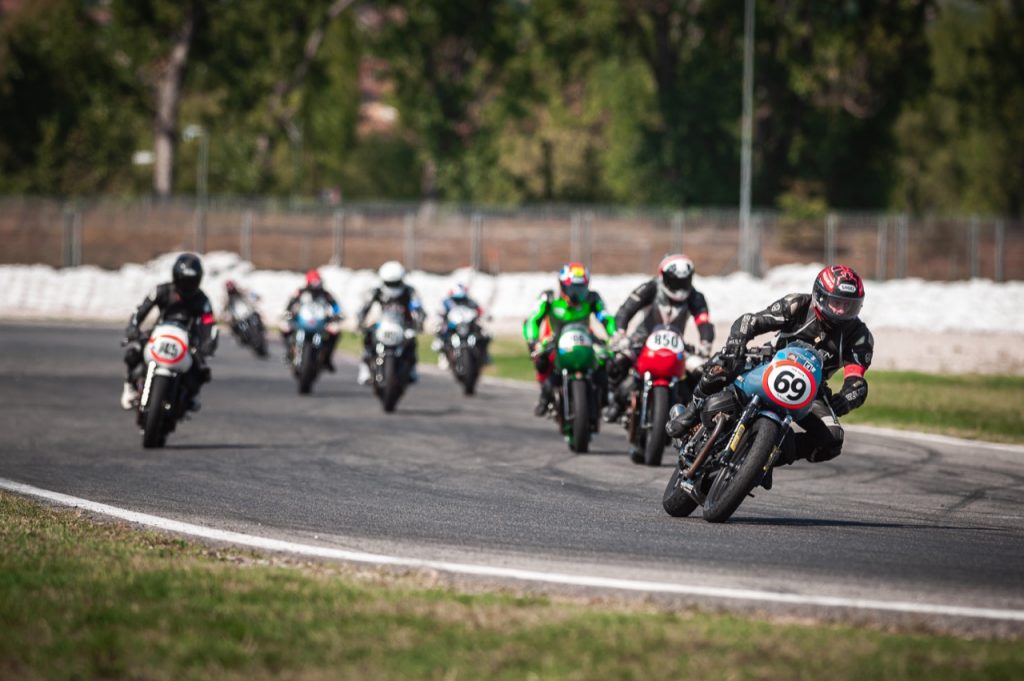 Trofeo Moto Guzzi Fast Endurance 2020: adrenalina e velocità sul tracciato di Magione [VIDEO]
