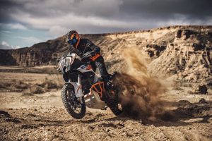 KTM 1290 Super Adventure R 2021: dinamismo más allá de los obstáculos [VÍDEO]