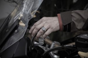 BMW Motorrad: gioielli personalizzati grazie alla collaborazione con Nove25 [FOTO]