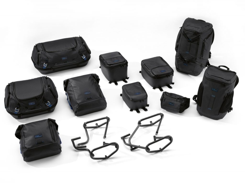 BMW Motorrad: nuova Black Collection con soluzioni soft luggage [FOTO]