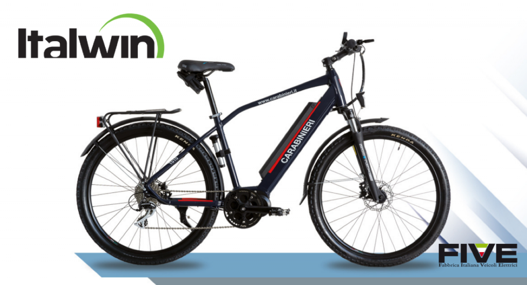 ANCMA: от итальянской компании FIVE новый велосипед с педальным управлением, поставленный карабинерам