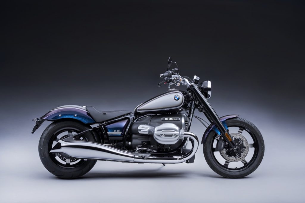 BMW Motorrad: линейка Heritage и «Дух страсти», подписанная Kingston Custom на выставке Motor Bike Expo