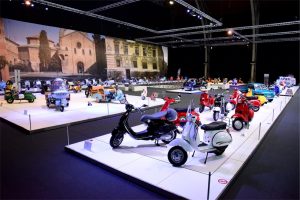 Vespa: i 75 anni celebrati al museo Autoworld di Bruxelles [FOTO]