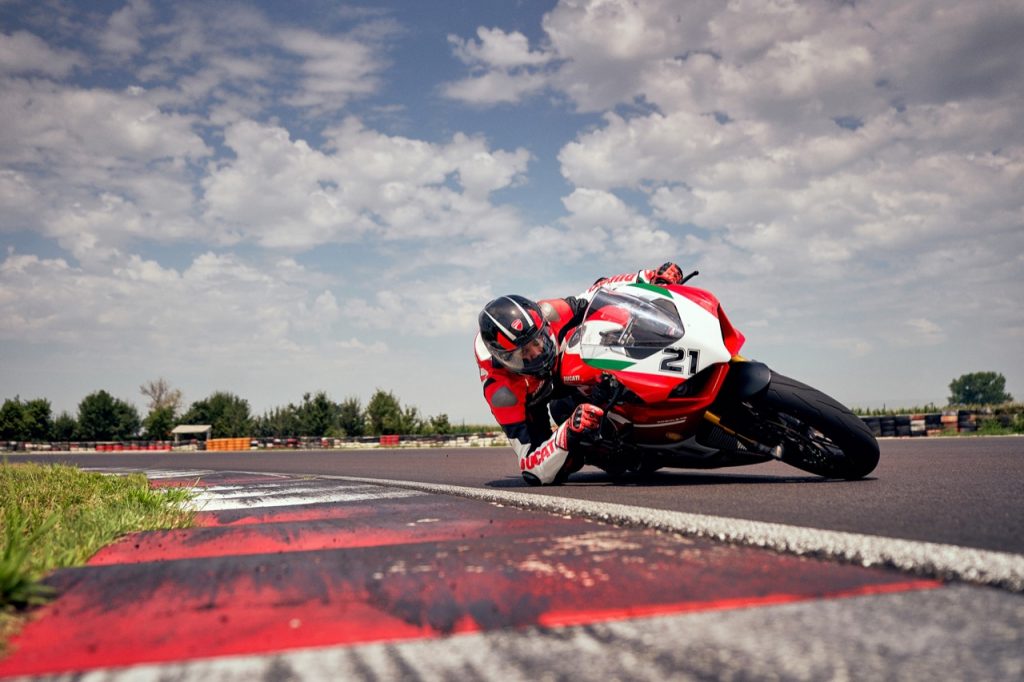 Ducati Panigale V2 Bayliss 1st Championship 20th Anniversary: la produzione è partita [FOTO]