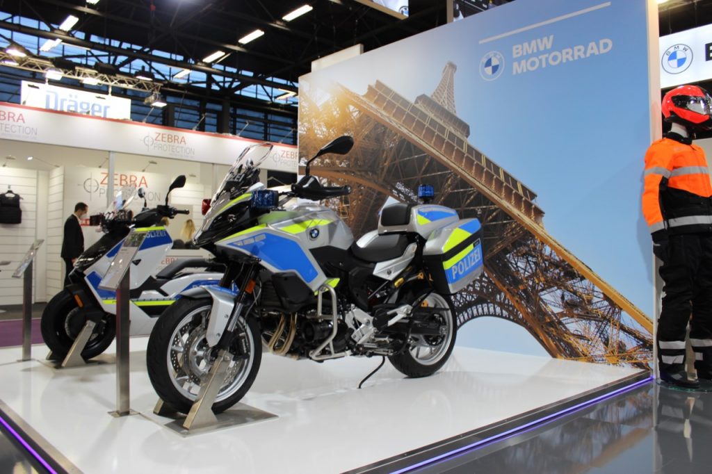 BMW 摩托车：2021 年 Milipol 上的两项全球首发