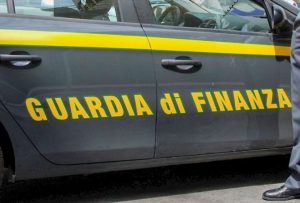 Commercio illecito di moto da cross: operazione della Guardia di Finanza nel comasco, due arresti