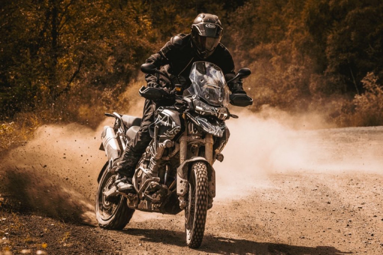 New Triumph Tiger 1200: a new look at the prototype [VIDEO]