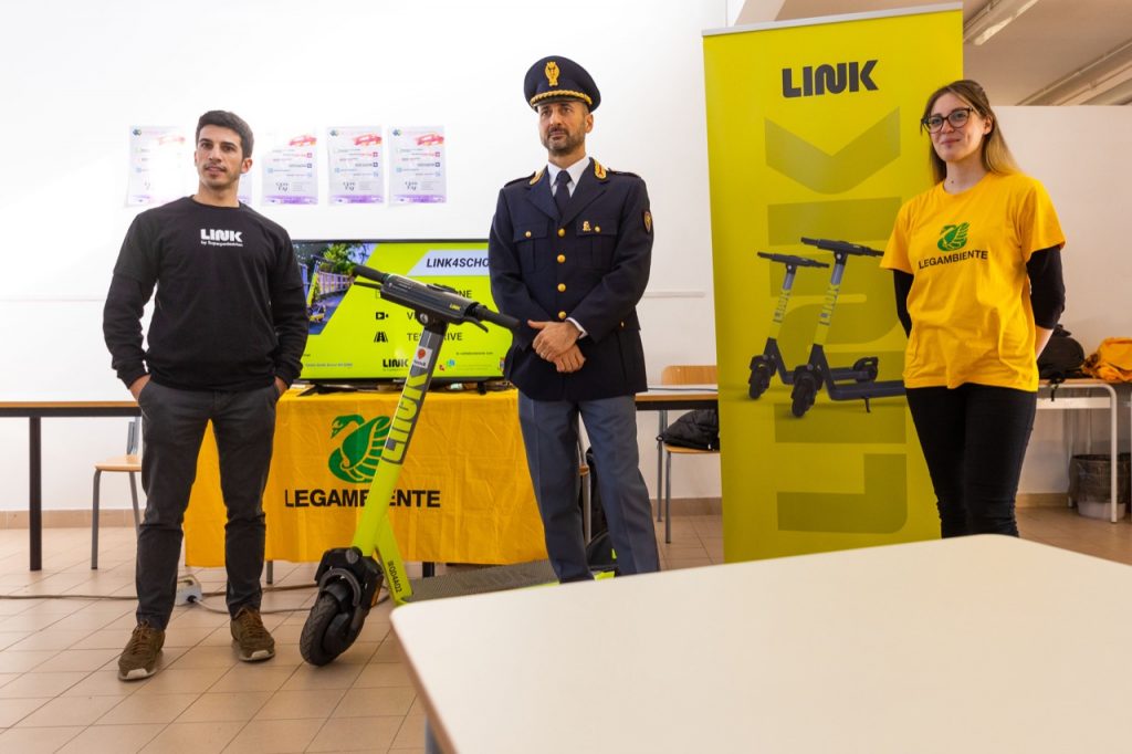 LINK4Schools: insieme alla Polizia Stradale delle lezioni nelle scuole del Lazio sulla mobilità sostenibile