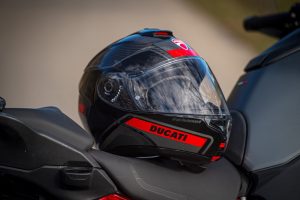 Ducati, Horizon V2: un casco pensato per il turismo su due ruote con sistema intercom integrabile