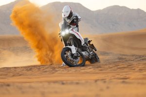 Ducati DesertX: een voorproefje van lef en levendigheid [VIDEO]