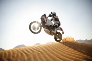 Ducati DesertX: las cualidades deportivas del modelo en la pista de Dorno Motocross [VÍDEO]