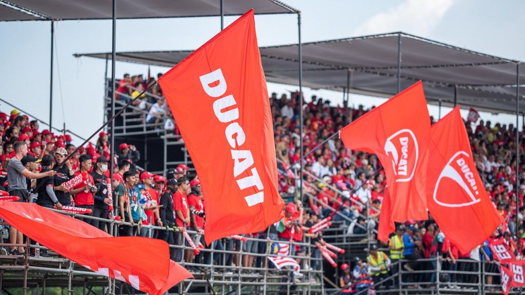 Tribune Ducati 2022: l’entusiasmo e la passione per la sfida iridata
