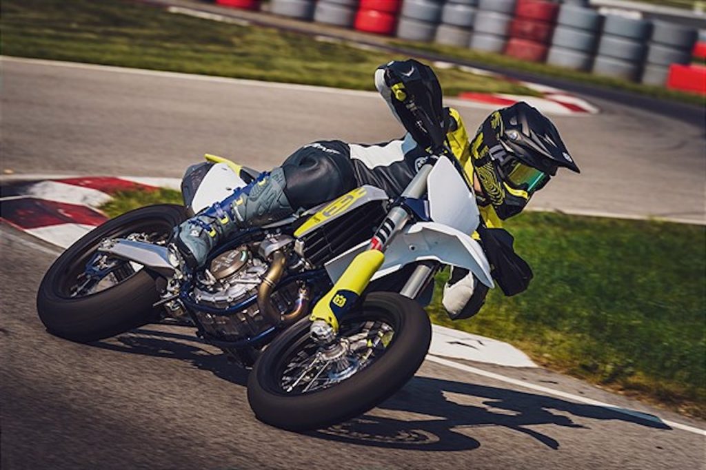 Husqvarna Motorcycles, FS 450: presentata la nuova supermoto racing per il 2023
