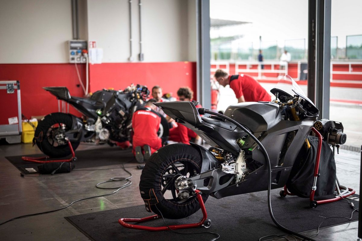 Ducati MotoE: prototipo “V21L”, caratteristiche, moto elettrica da ...
