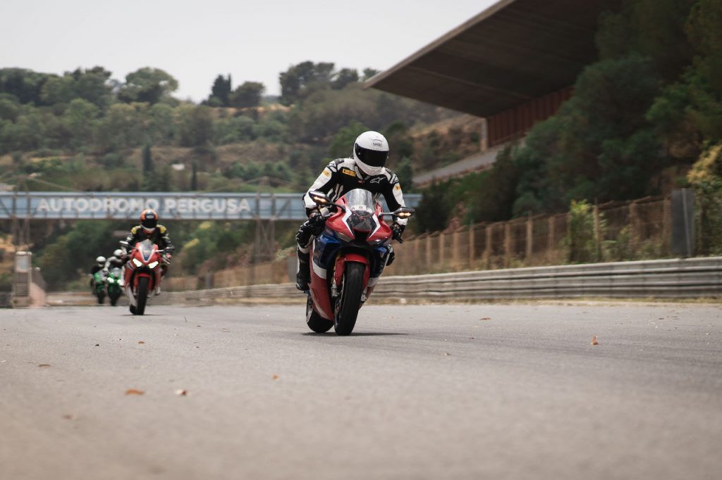 Pirelli e Federazione Motociclistica Italiana: a 21 collaudatori moto la qualifica di Istruttori Federali
