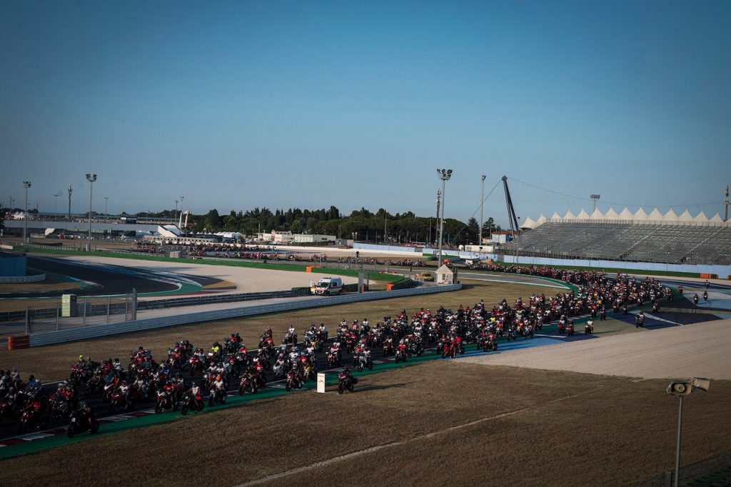 World Ducati Week 2022: 80.000 presenze nei tre giorni di manifestazione [VIDEO]