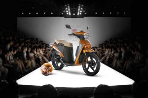 Atelier Helmo Milano powered by Askoll: un primo progetto di personalizzazione di scooter elettrici NGS