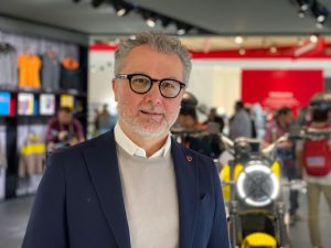 EICMA 2022, Ducati: le novità descritte dal Product Manager Stefano Tarabusi [VIDEO INTERVISTA]