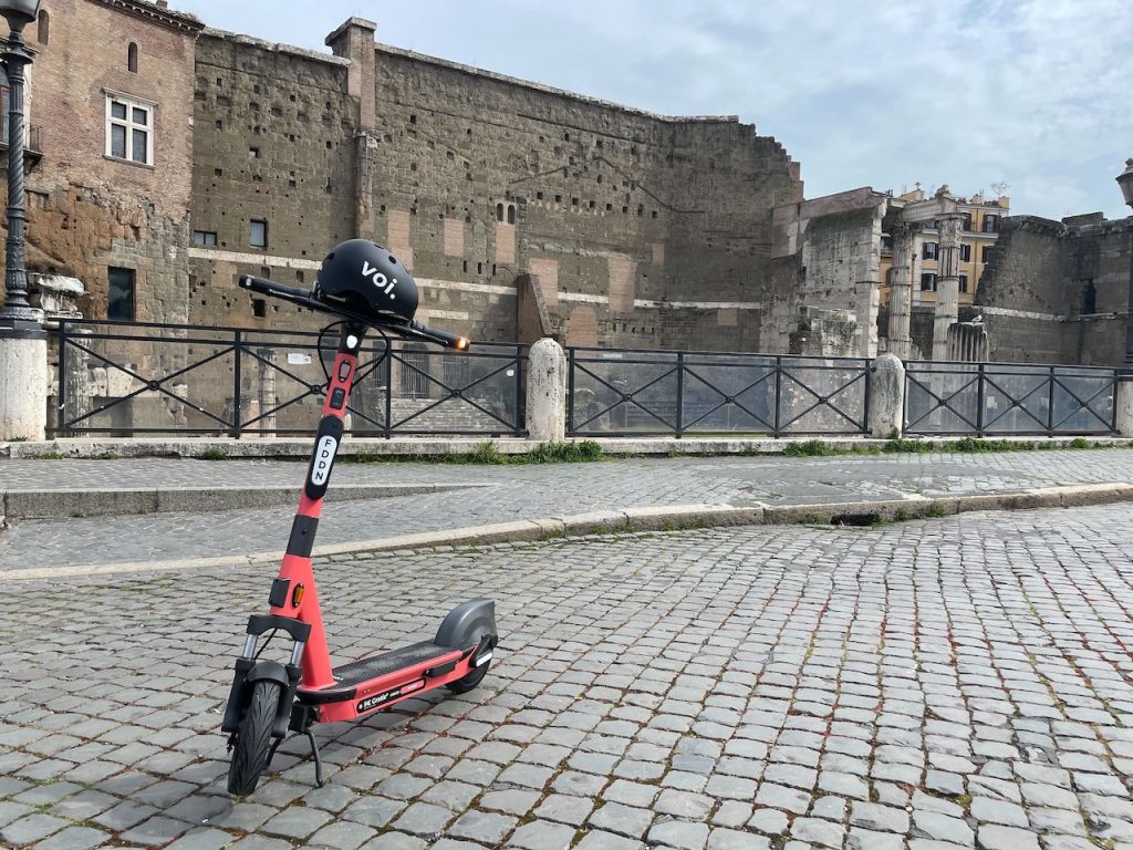 Voi Technology: i dati sull’uso dei monopattini a Roma, una micro-mobilità integrata al trasporto urbano