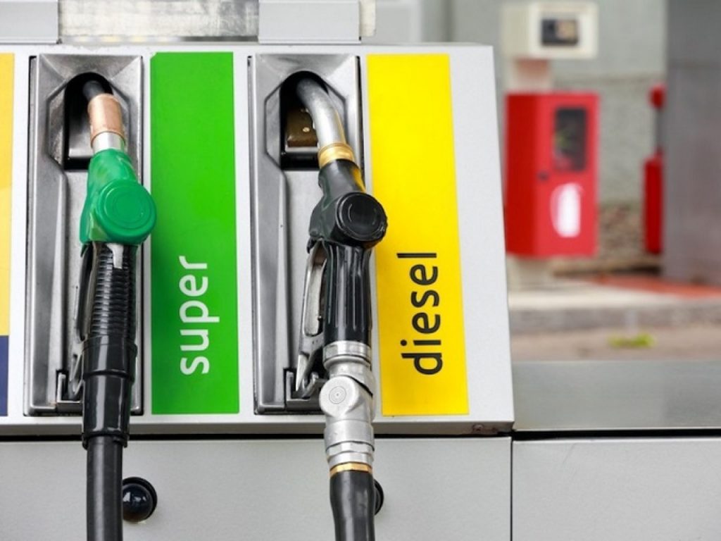 Carburanti: prezzi più cari, terminato alla fine dello scorso anno lo sconto sulle accise