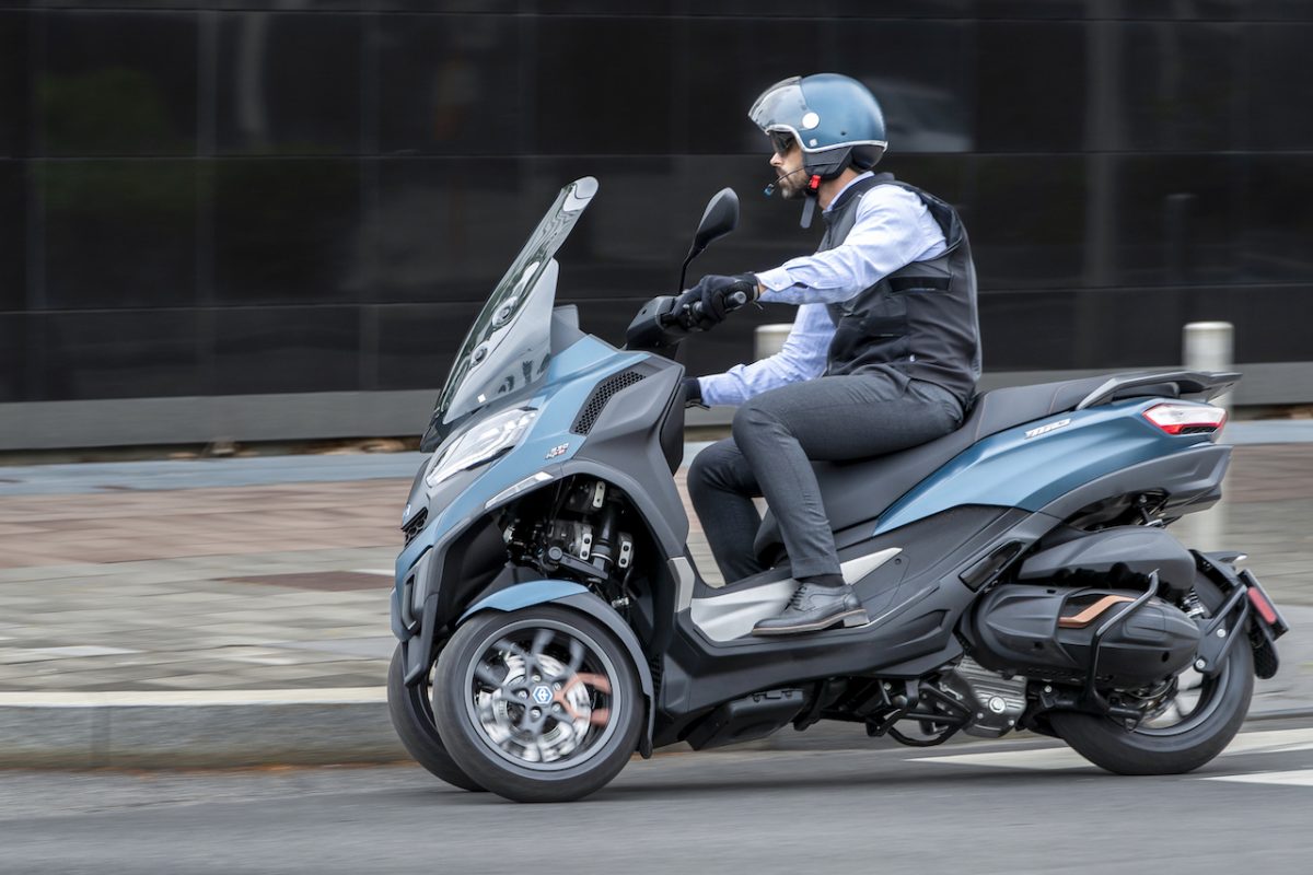 Piaggio MP3: версии 2023 года, характеристики, оснащение, информация