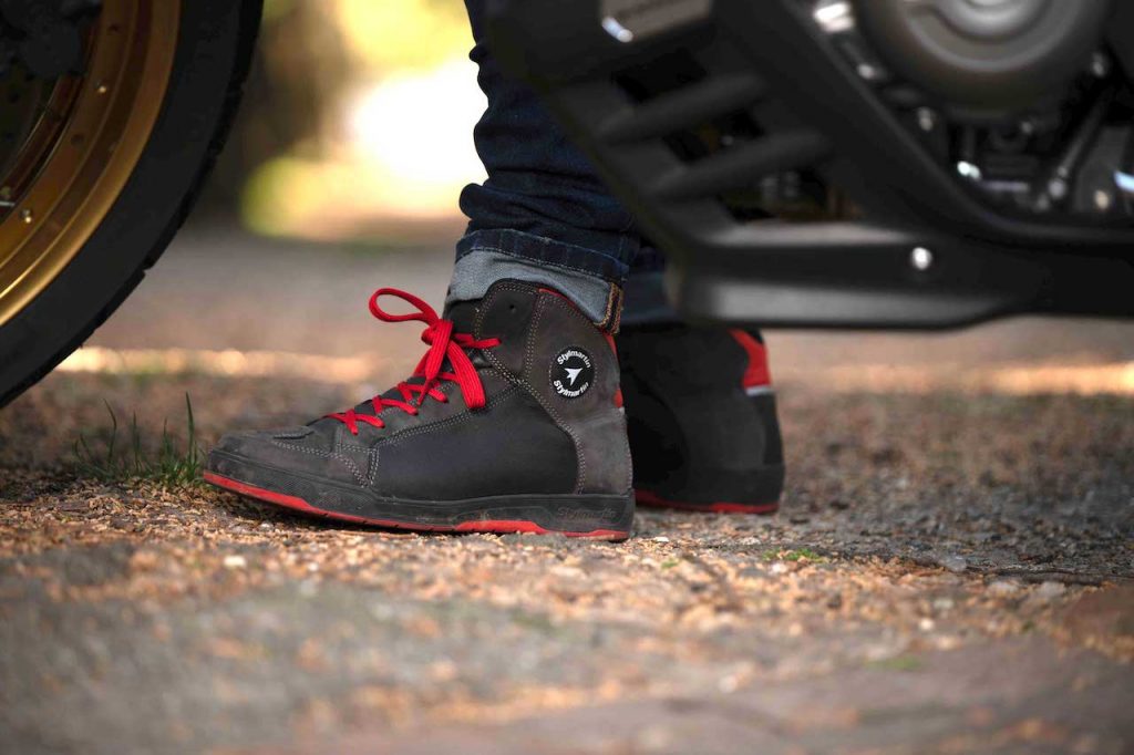 Stylmartin Double: una sneaker per motociclisti caratterizzata da uno stile sportivo