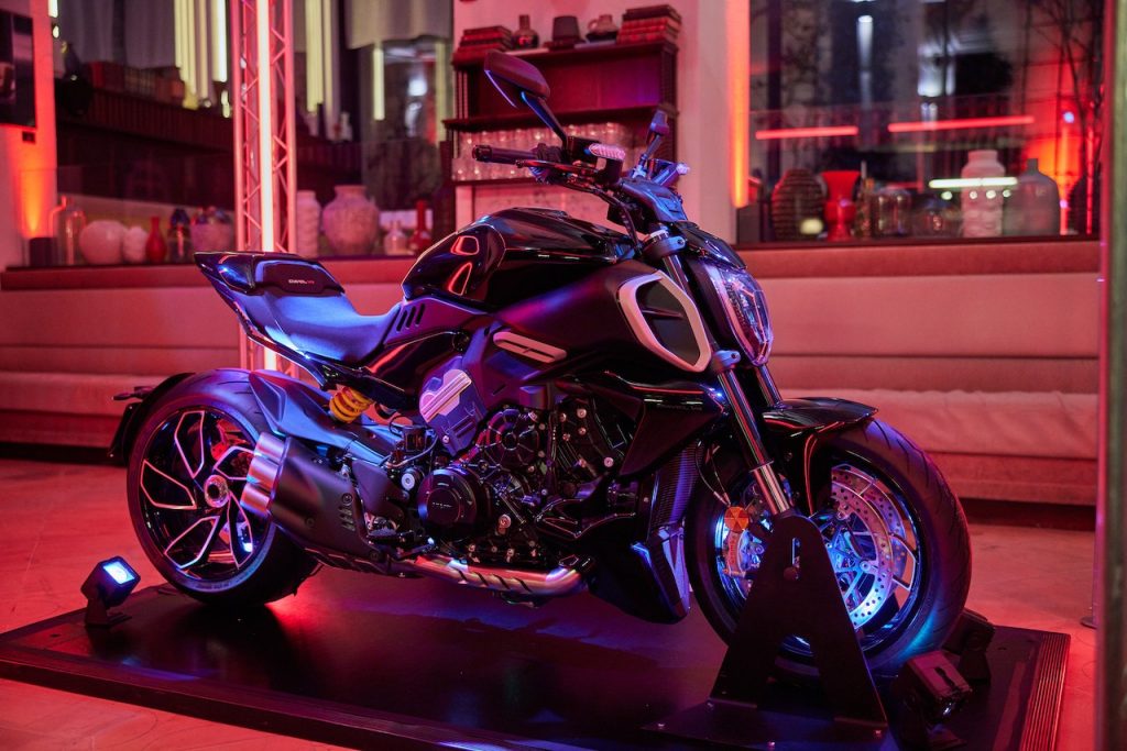 Ducati Diavel V4: un design protagonista ad Amsterdam, Bruxelles, Londra, New York e Parigi