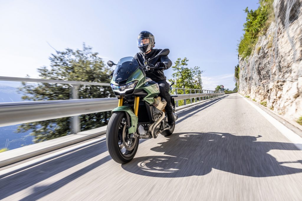 Moto Guzzi V100 Mandello: una nuova esperienza di viaggio