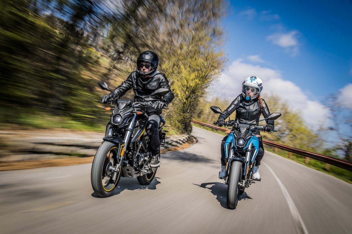 Portapenne per moto, modello di moto vintage fatto a mano, ruota mobile, decorazione del desktop, per la decorazione della scrivaniaDecorazioni per la casa desktop da ufficio, come