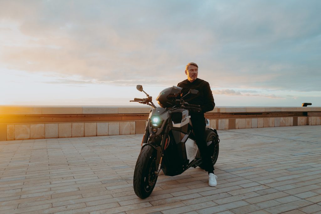 Verge Motorcycles: lanciata l’esclusiva sportiva elettrica pensata assieme a Mika Häkkinen