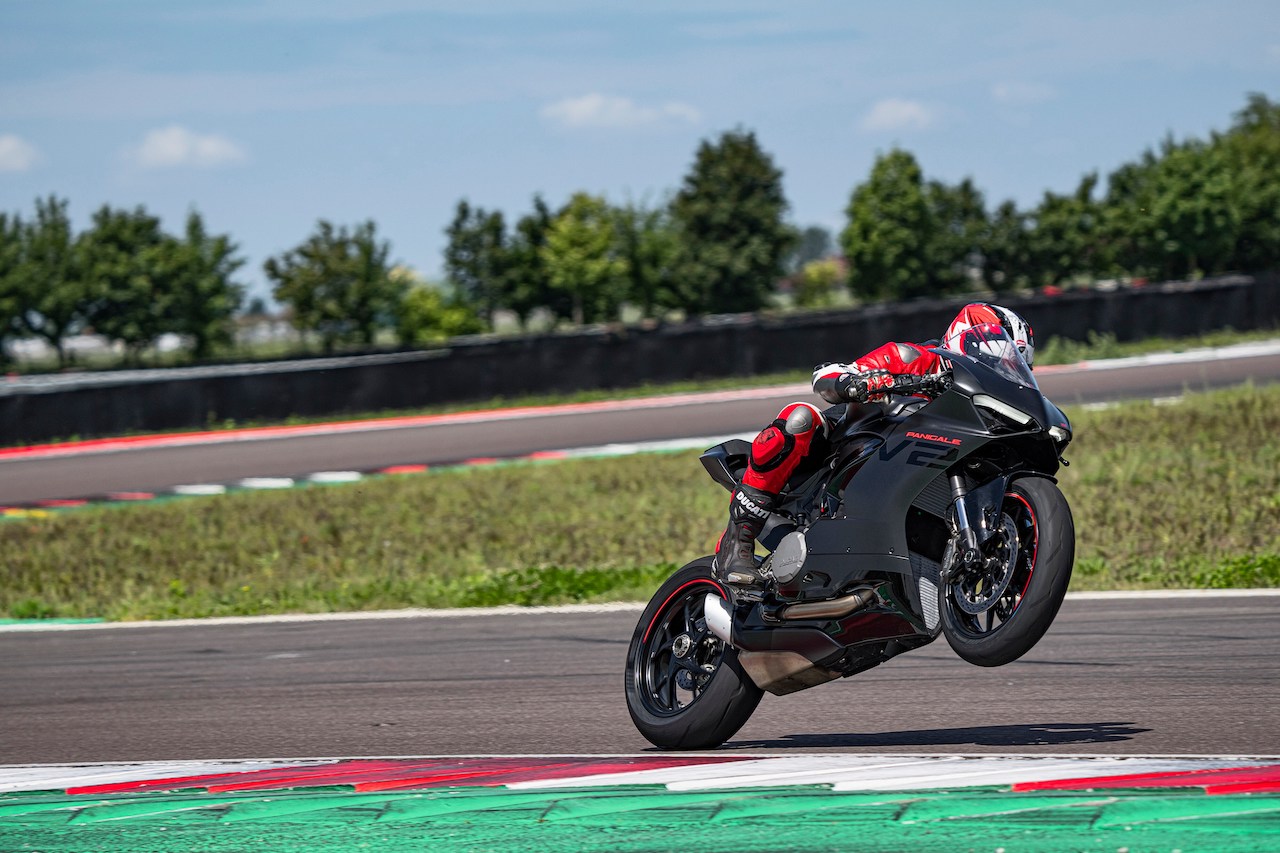 Ducati Panigale стант