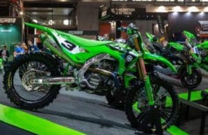 EICMA 2023, si fingono operai nel tentativo di rubare una Kawasaki da 11.000 €: denunciati padre e figlio