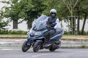Gruppo Piaggio: contraffatto un brevetto dello scooter Piaggio MP3, Peugeot Motorcycles Italia condannata a risarcimento milionario