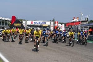 Suzuki Bike Day 2024: grande successo con 2.800 persone in giallo all’Autodromo di Imola [FOTO]