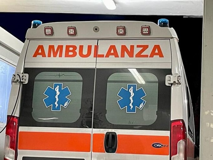 Oristano, investito e ucciso da auto pirata mentre spinge la moto sul ciglio della strada
