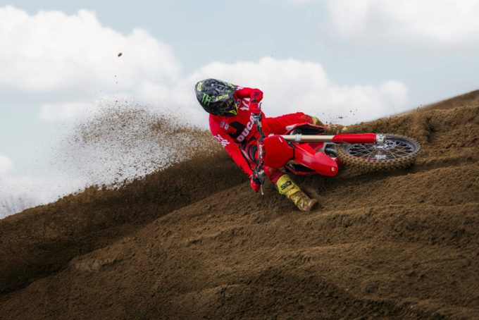 Ducati Desmo450 MX arriva nei concessionari: debutto europeo e consegne in corso [VIDEO]