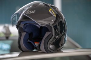 Arai SZ-R Evo. Dalla pista alla strada, una eccellenza strettamente derivata dal Motorsport [PROVA]