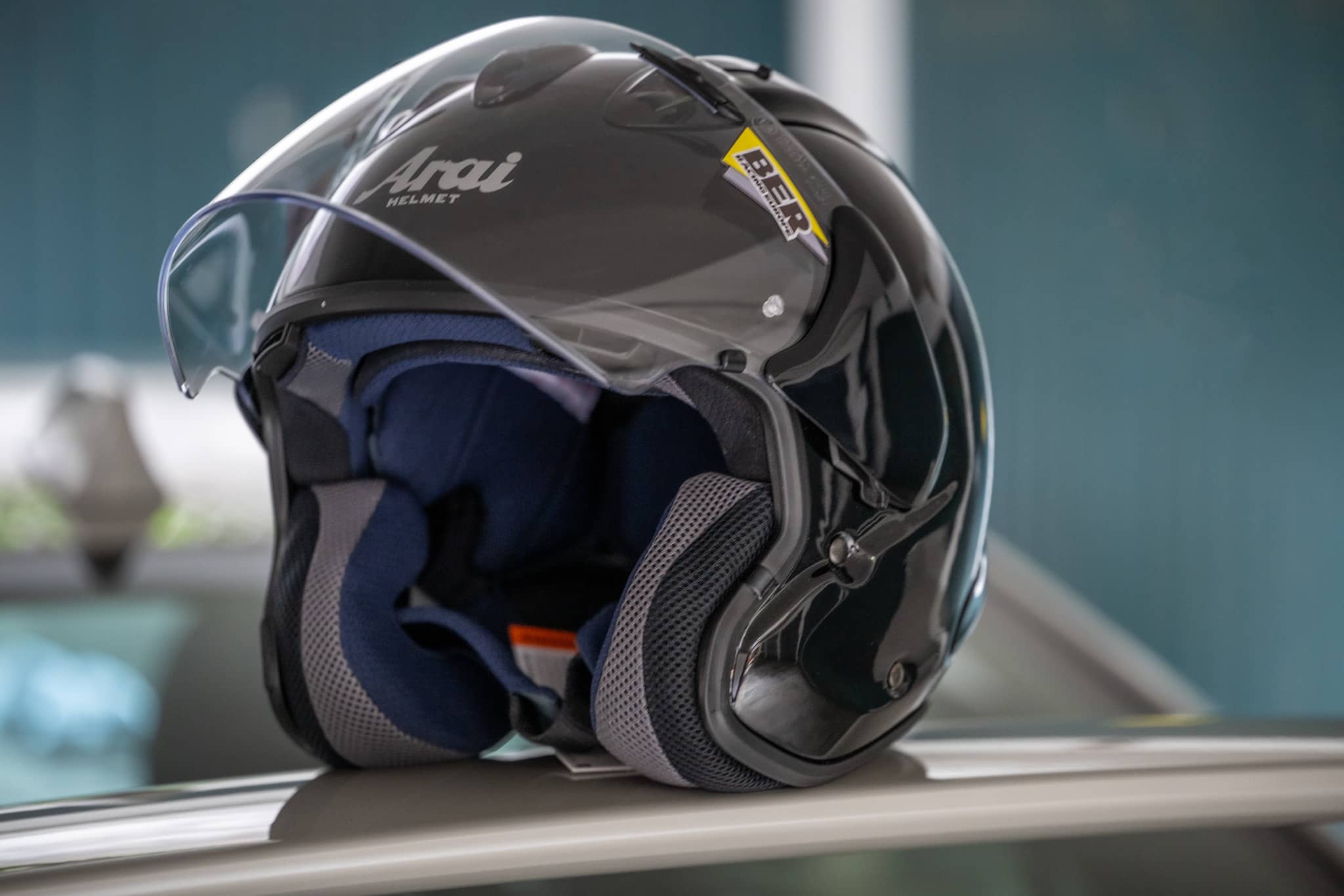 Arai SZ-R Evo. Dalla pista alla strada, una eccellenza strettamente derivata dal Motorsport [PROVA]