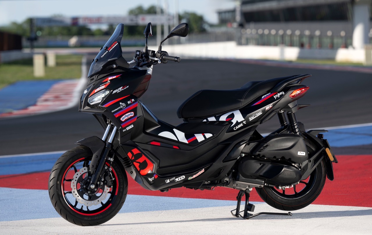 Aprilia SR GT Replica 2025: lo scooter ispirato alla MotoGp [FOTO]