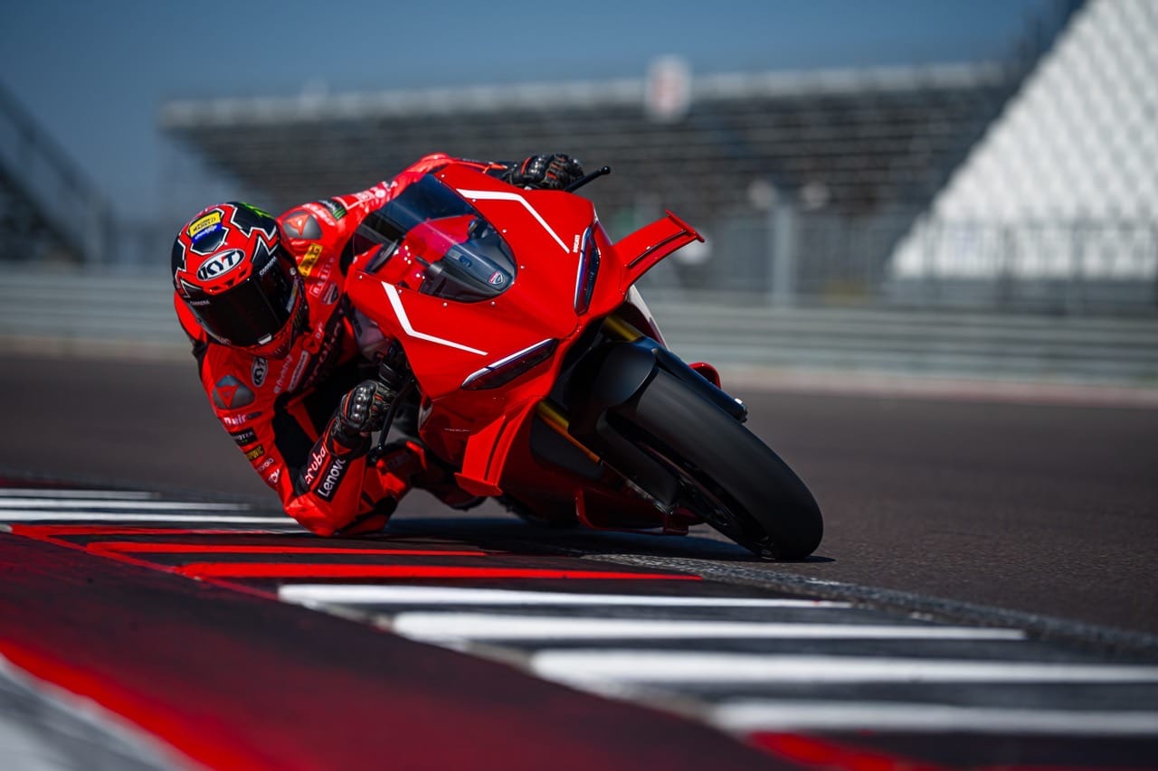 Ducati Panigale V4 R 2026: arriva la nuova regina della strada [FOTO]