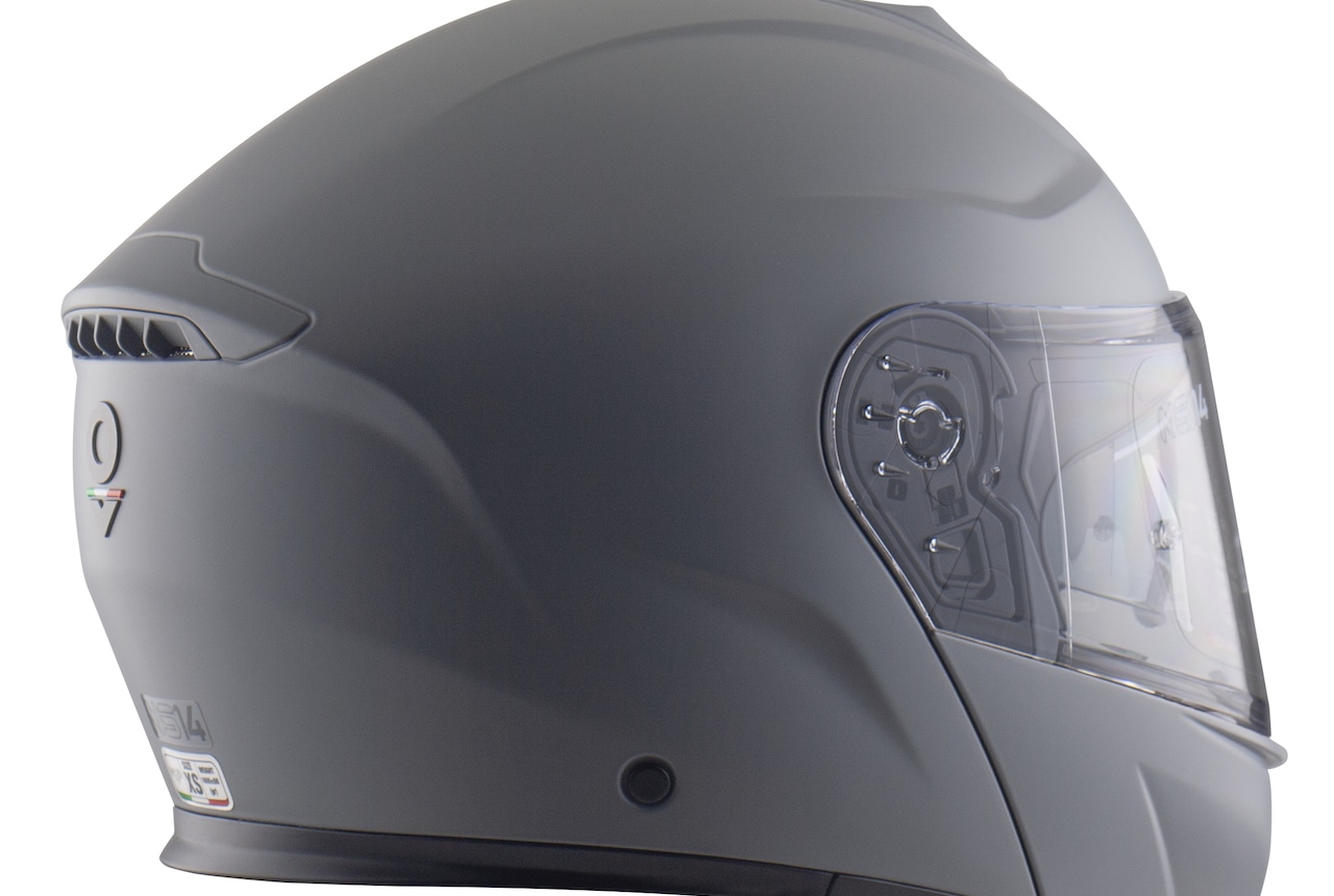BER Racing: due nuovi caschi entrano nel catalogo moto