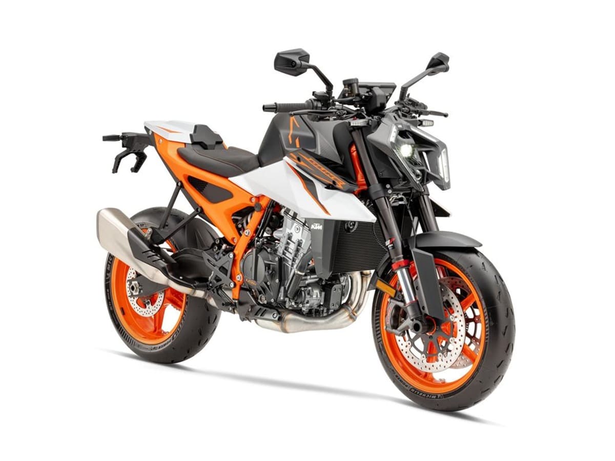 KTM 990 Duke R 2026: più potenza, meno peso e elettronica al top per la super-naked da 130 CV [FOTO]