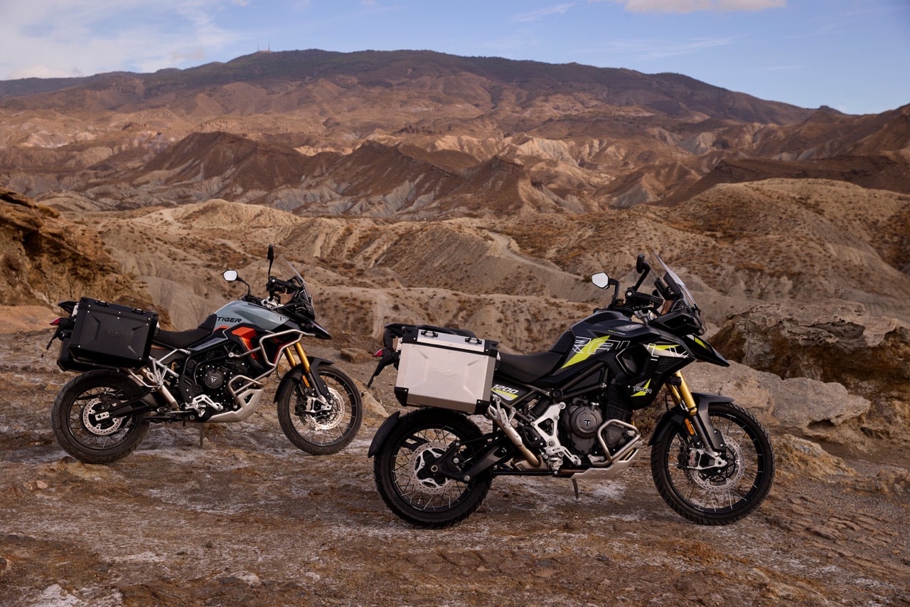 Triumph Tiger: arrivano le nuove edizioni speciali Alpine e Desert [FOTO]