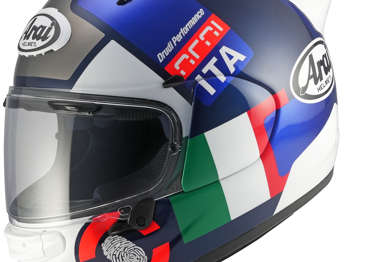 BER Racing: un casco e le nuove ginocchiere entrano in gamma