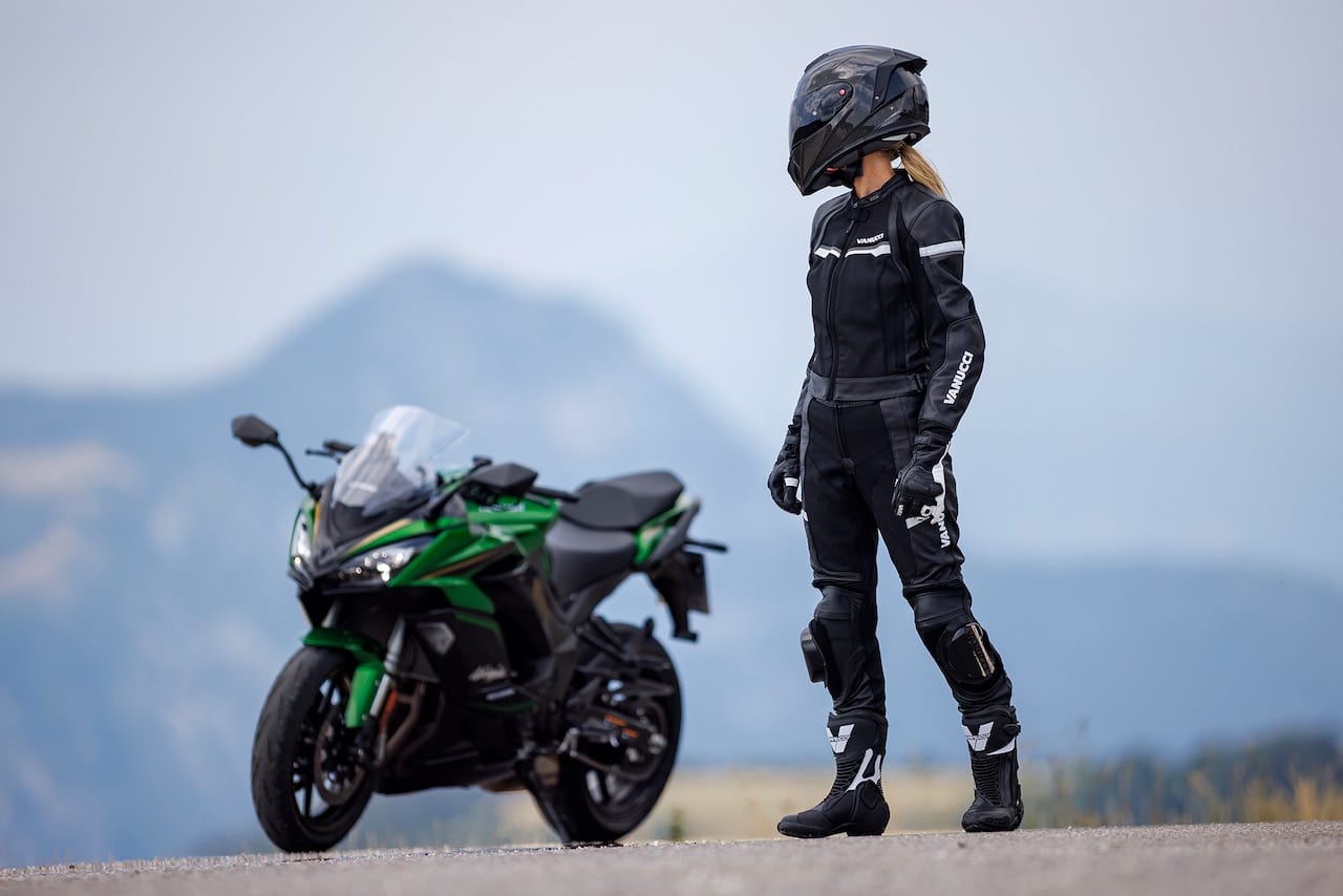 Vanucci VSJ-6 e VST-6: il completo da donna per motocicliste