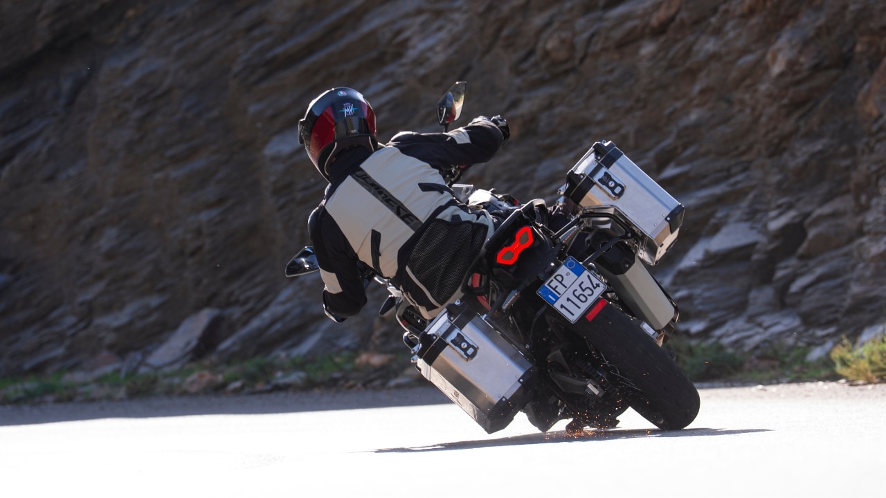 MV Agusta Enduro Veloce: la rinnovata moto da viaggio italiana