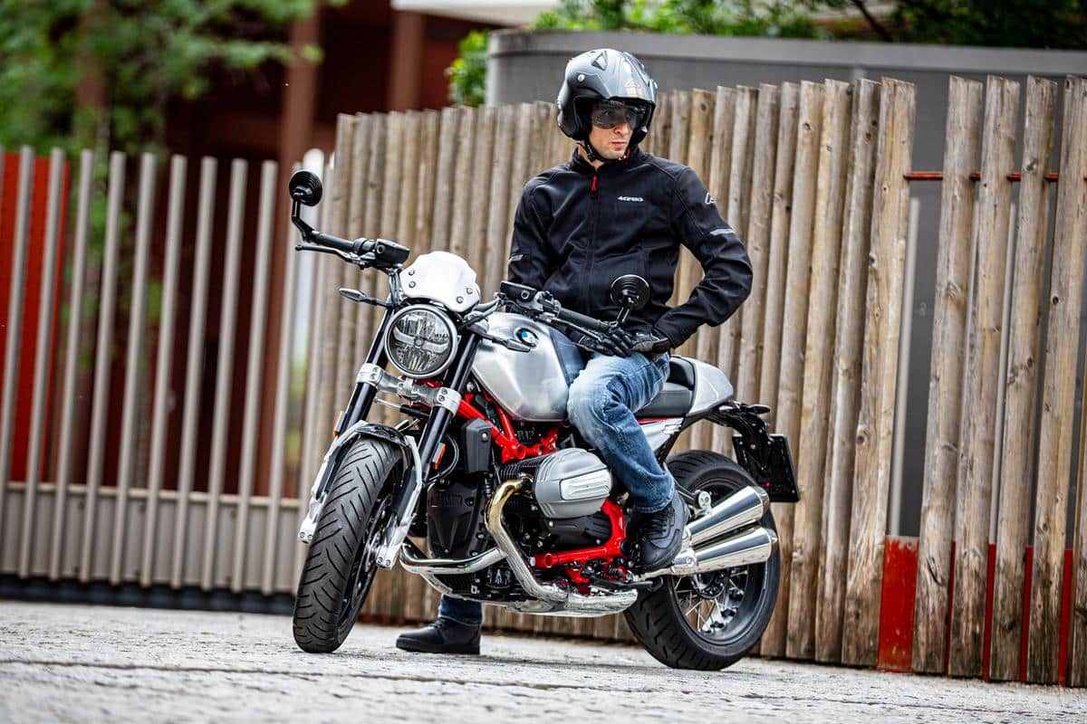 Acerbis amplia la gamma urban con quattro nuovi jeans da moto Acerbis amplia la gamma urban con quattro nuovi jeans da moto