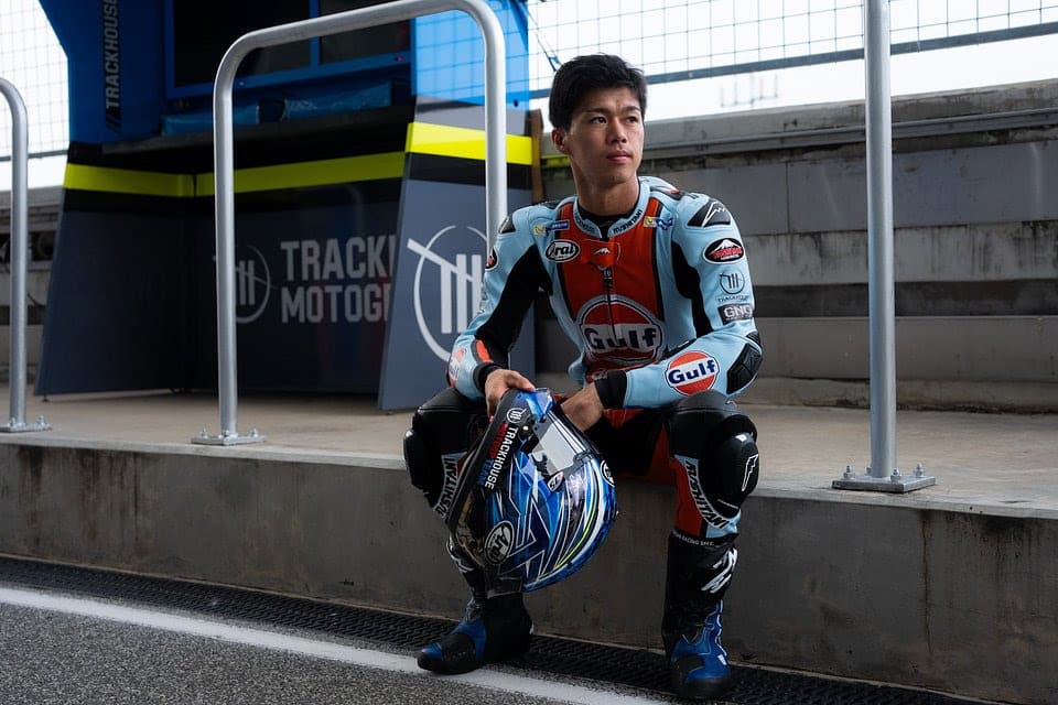 Arai svela una doppia novità: il nuovo casco GPV-R e la replica del casco di Ogura